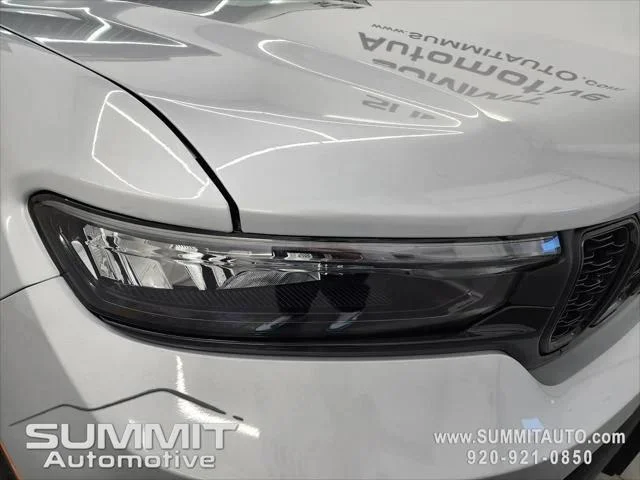New 2025 Silver Zynith Exterior Paint Jeep Limited image 34