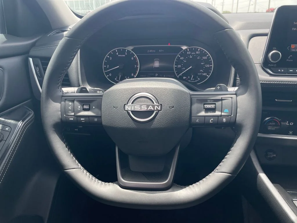 Used 2025 Gray Nissan SV image 11