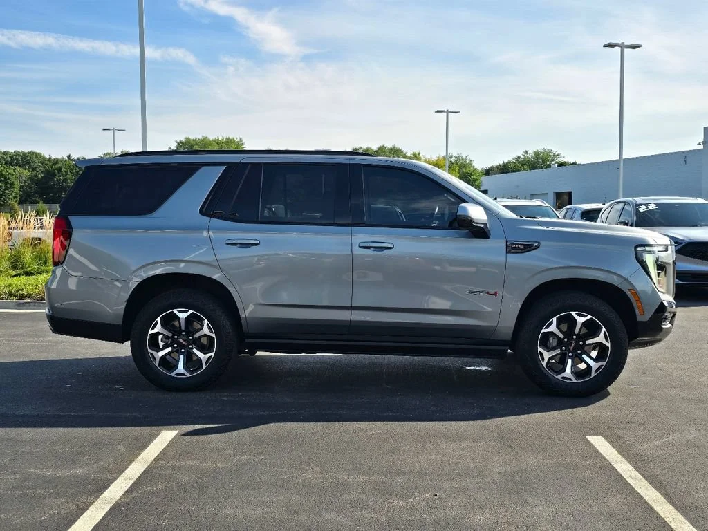 2025 GMC Yukon AT4 - Photo 7