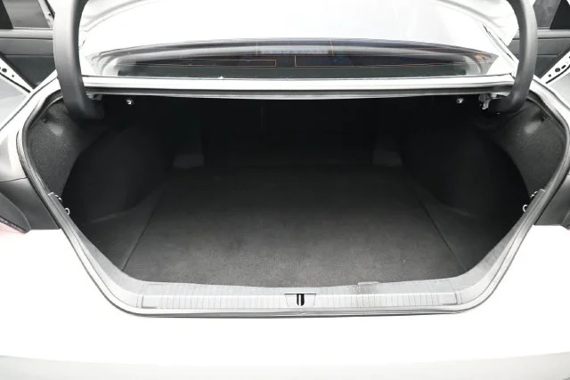 Used 2019 Pearl Toyota Touring image 17