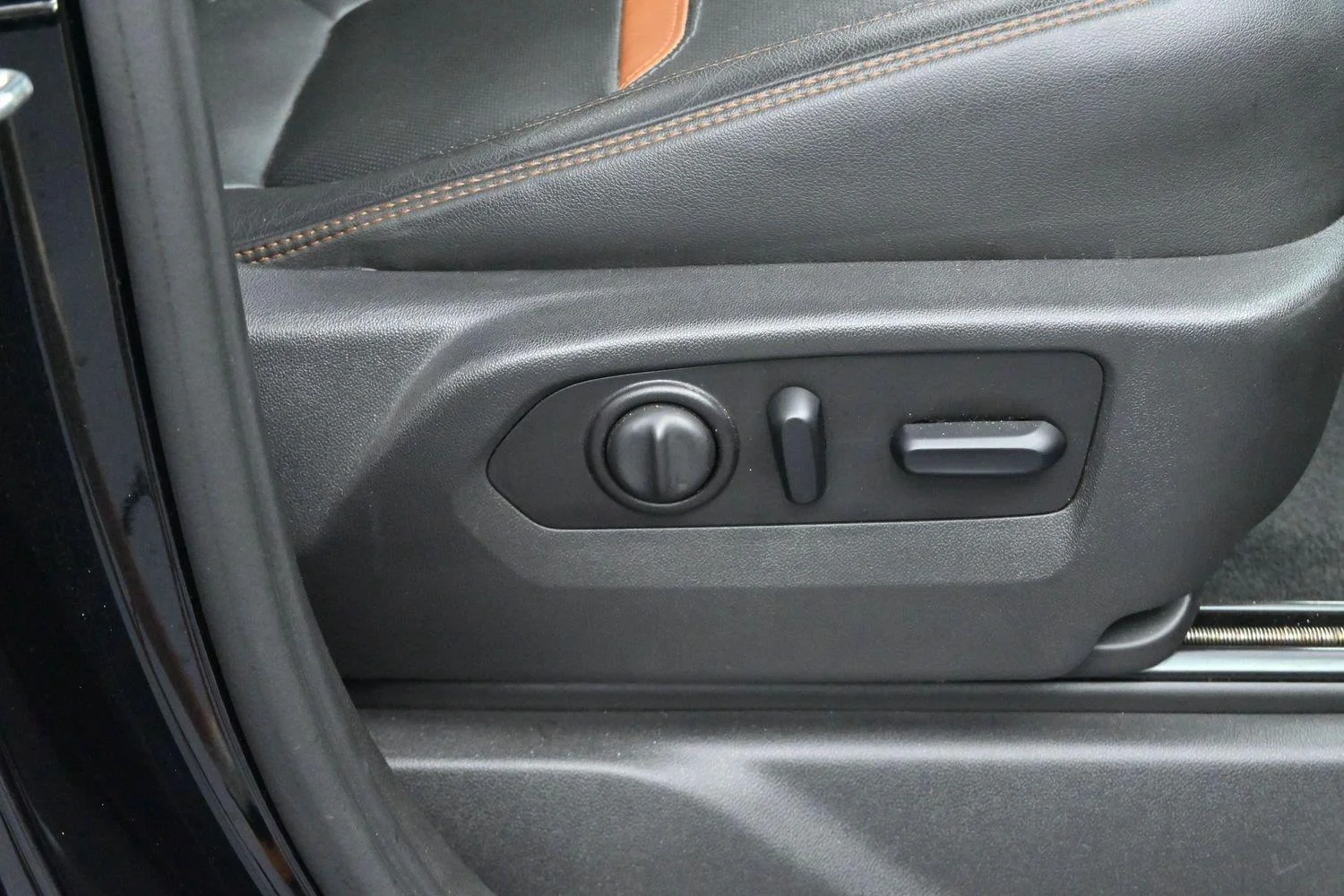 Used 2020 ONYX BLACK GMC AT4 image 33
