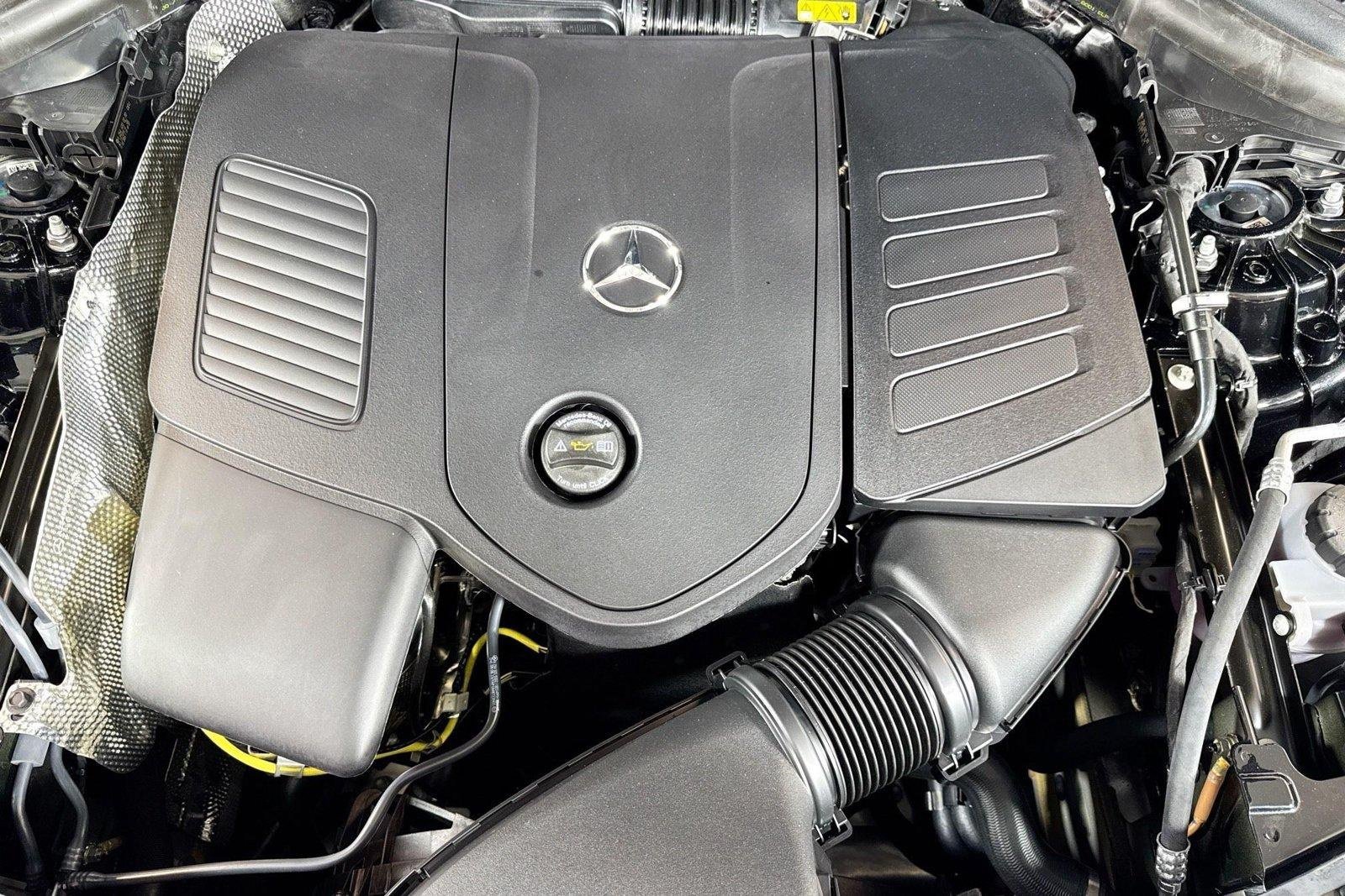 New 2026 Black Mercedes-Benz GLC 300 image 28