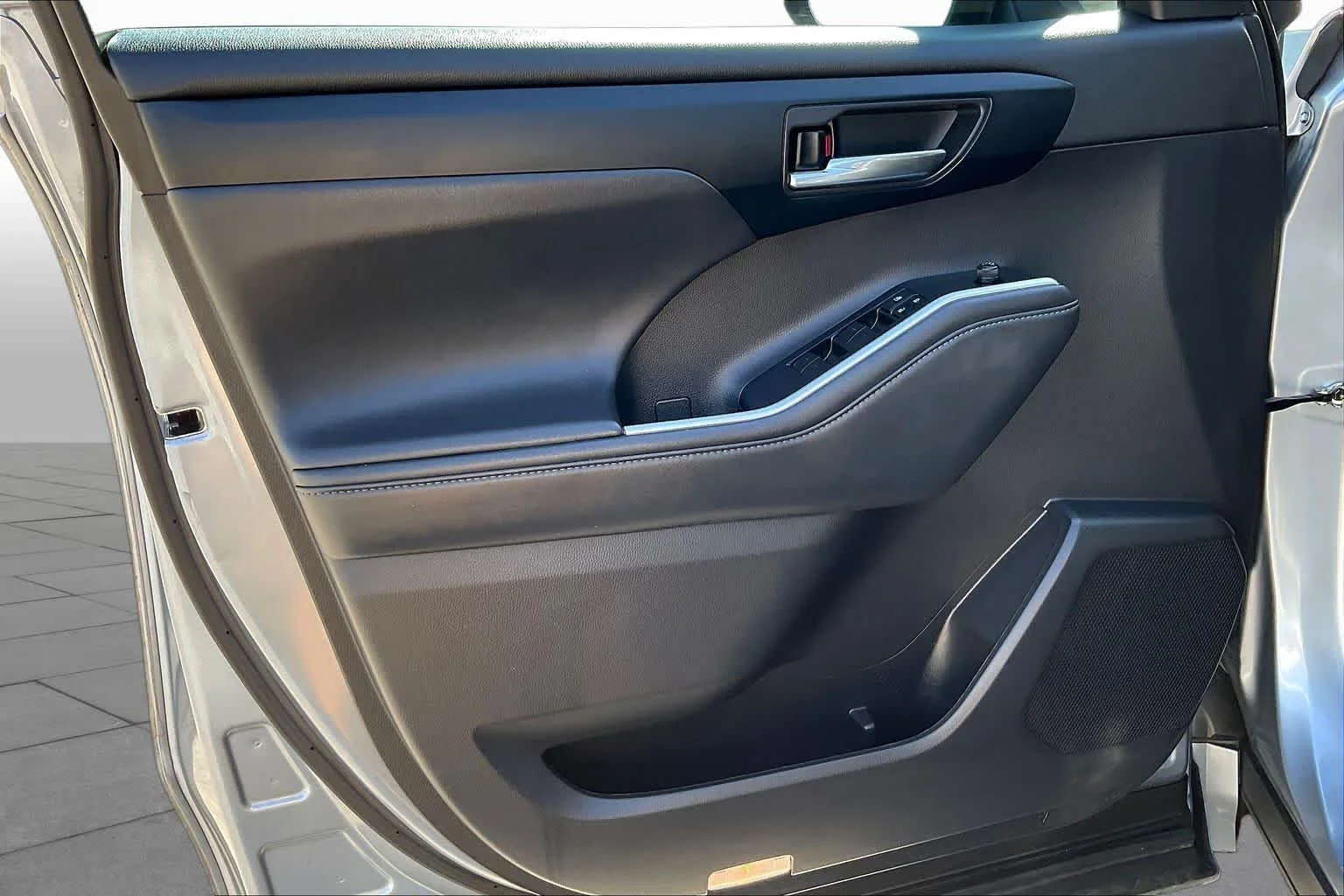 Used 2022 Moon Dust Toyota XLE image 22