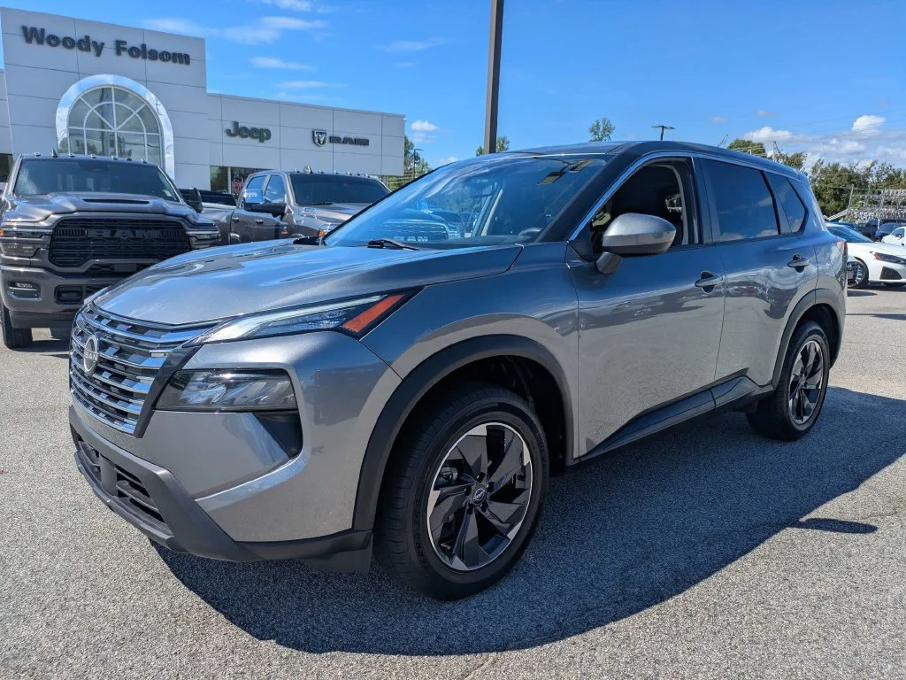 Used 2024 Gray Nissan SV image 8