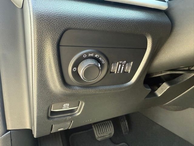 New 2025 Bright White Clear-Coat Exterior Paint Jeep Altitude X image 35