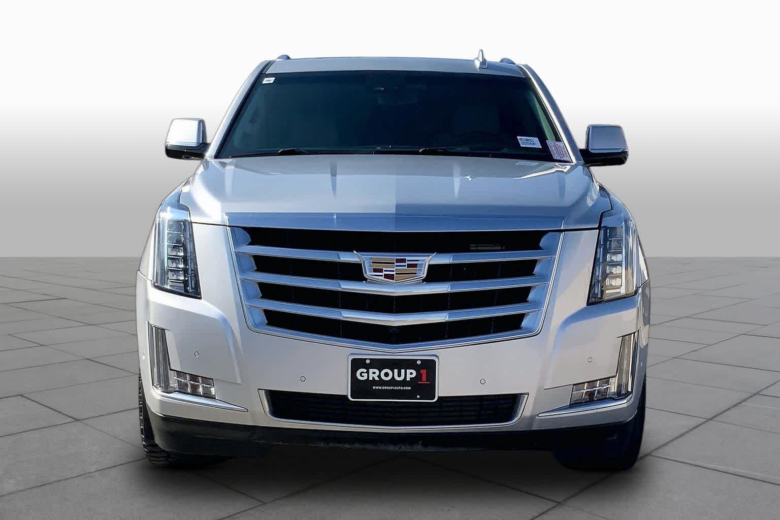 Used 2017 Radiant Silver Metallic Cadillac Luxury image 4