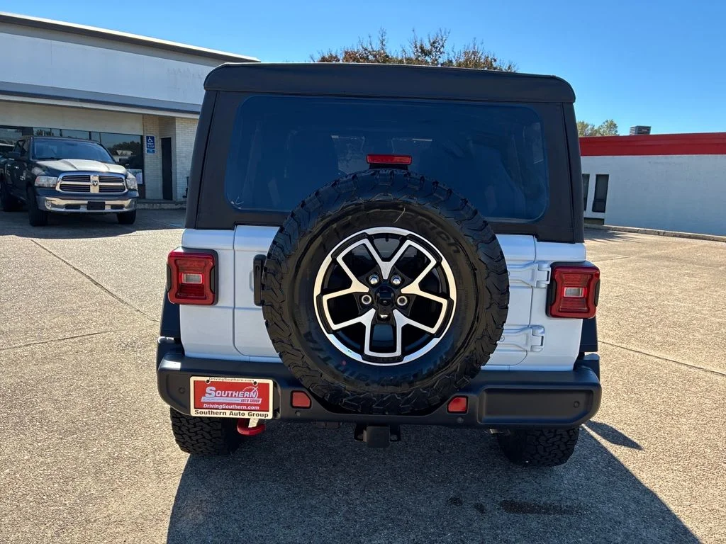 New 2026 Bright White Clear-Coat Exterior Paint Jeep Rubicon image 2