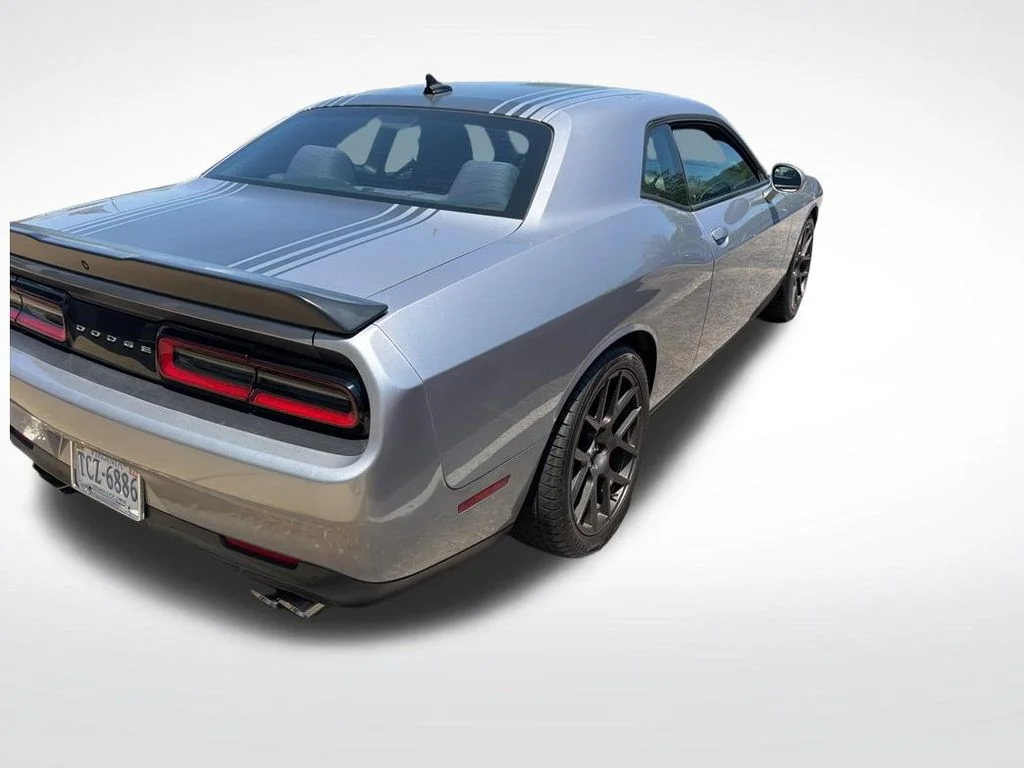 Used 2016 Silver Dodge R/T Shaker image 5