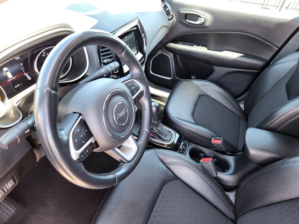 Used 2021 Red Jeep Latitude image 10