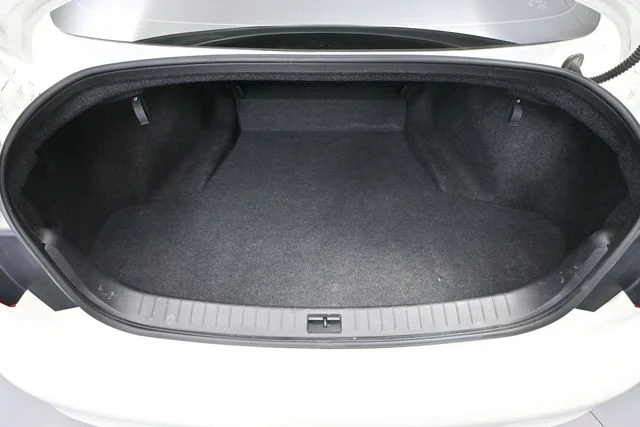 Certified Used 2024 White INFINITI LUXE image 32