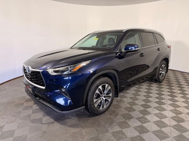 Used 2024  Toyota XLE image 5