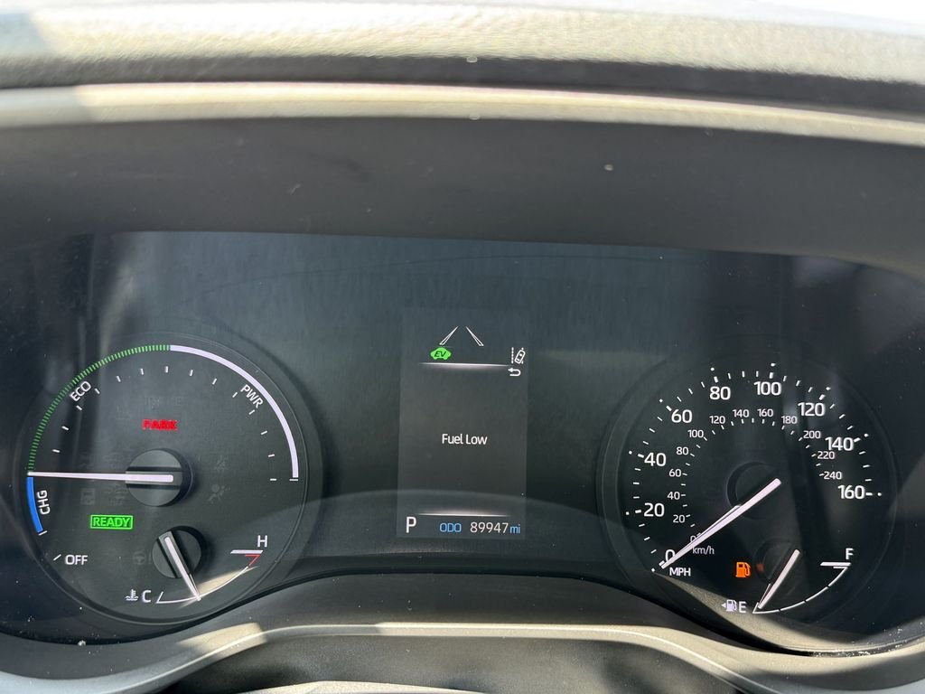 Used 2021 White Toyota XLE image 25
