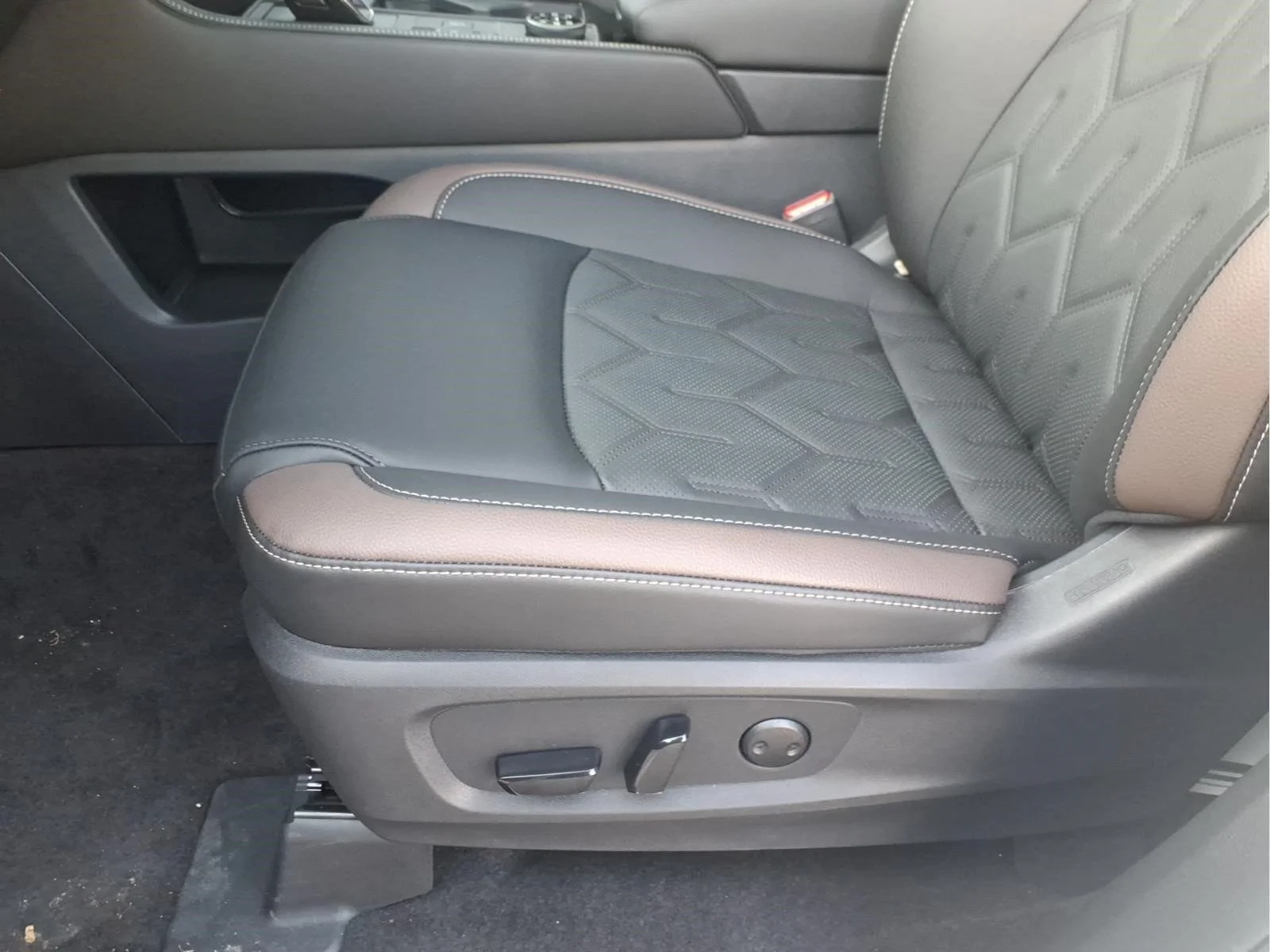 New 2026 Everest White Pearl TriCoat Nissan Platinum image 12