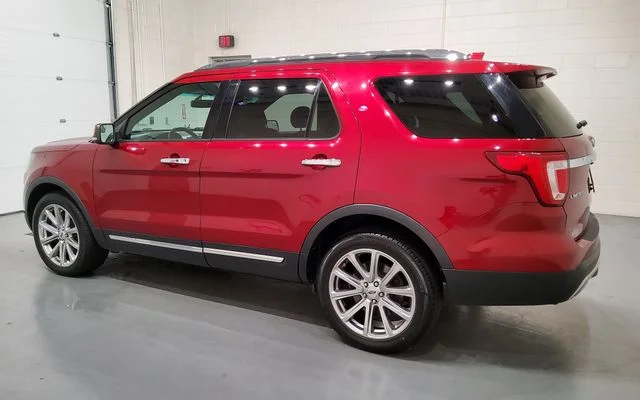 Used 2017 Red Ford Limited image 3