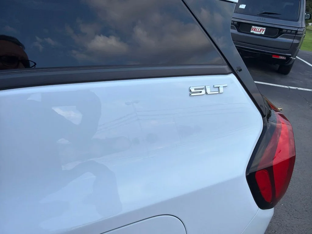 Used 2021 White GMC SLT image 33