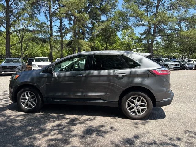 Used 2022 Gray Ford SEL image 3