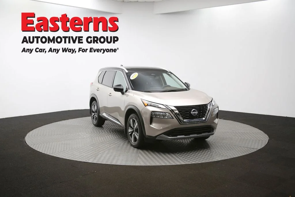Used 2023 Silver Nissan SL image 51
