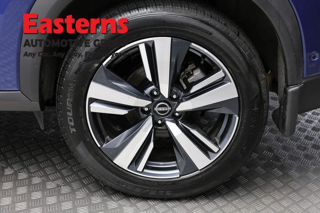 Used 2023 Blue Nissan Platinum image 8