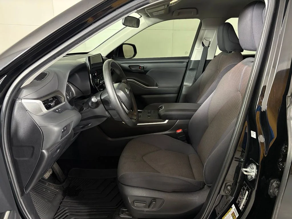 Used 2023 Black Toyota L image 16