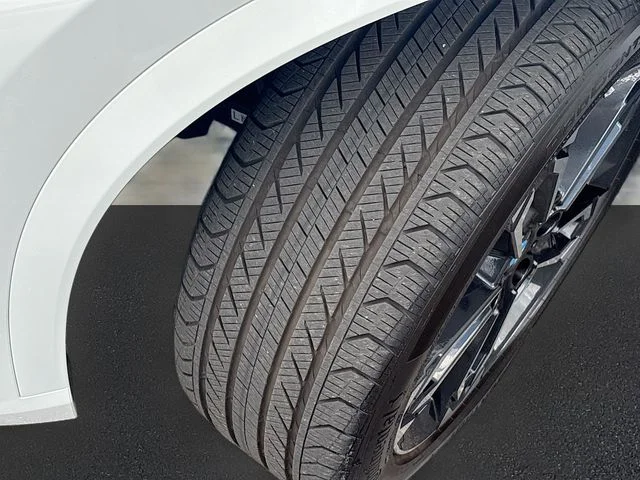 Used 2026 White BMW xDrive28i image 33