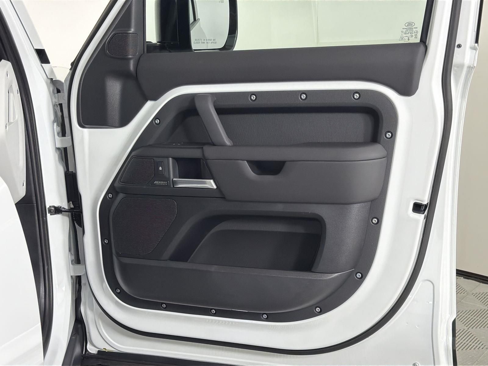 2026 Land Rover Defender X-Dynamic SE - Photo 31