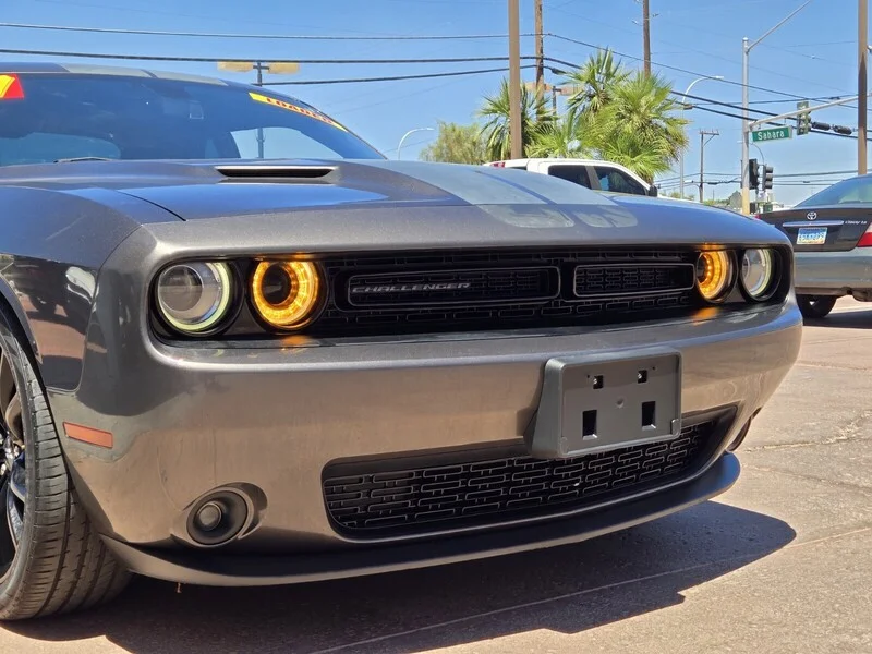 Used 2017 Granite Pearlcoat Dodge SXT image 5