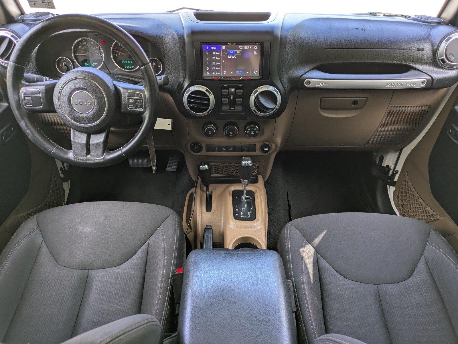 Used 2015 Bright White Clearcoat Jeep Rubicon image 15