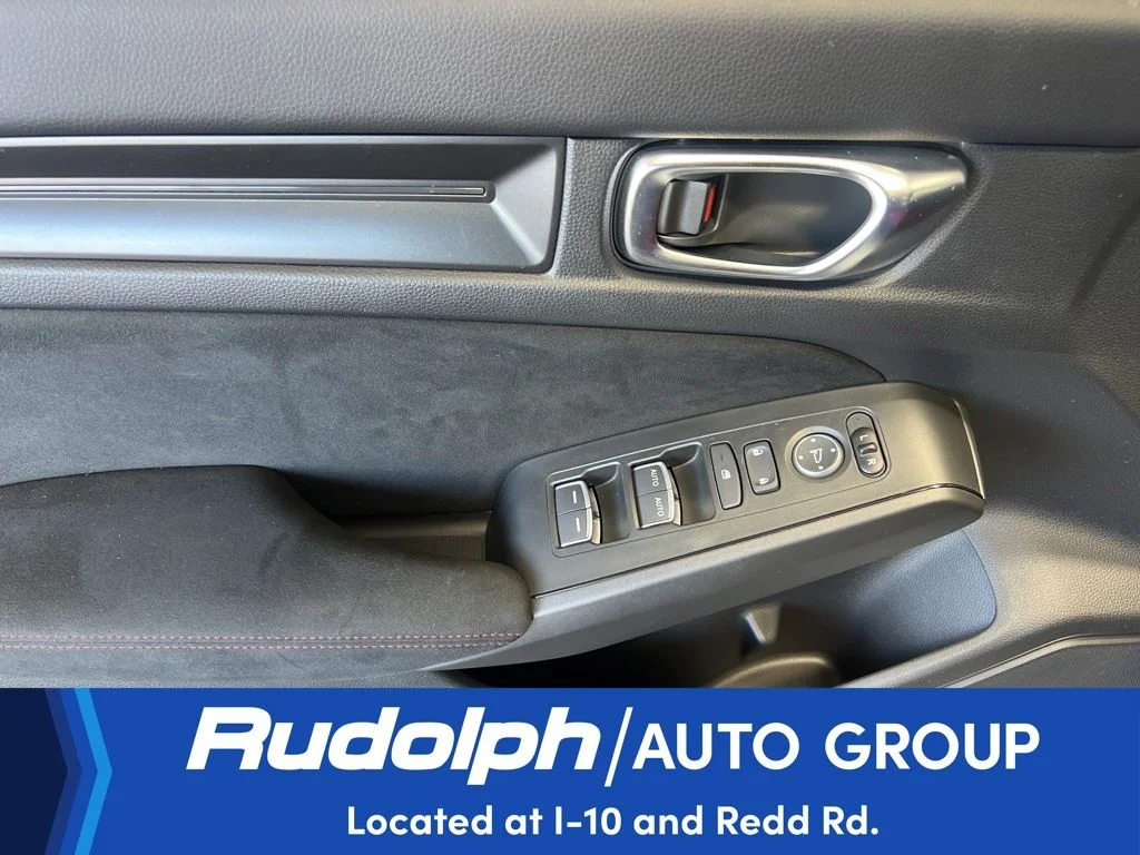 Used 2025 White Honda  image 17