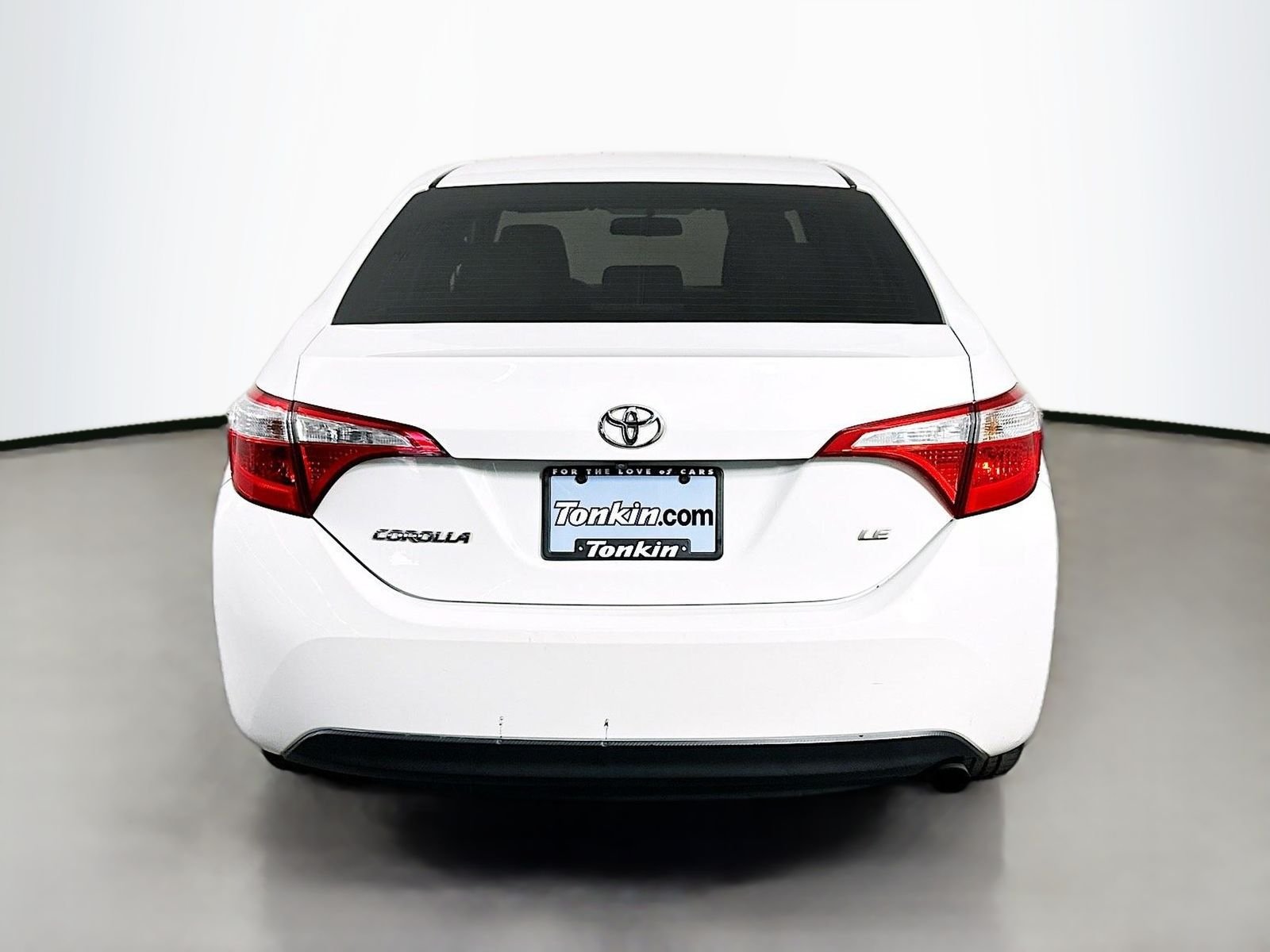 Used 2015 Super White Toyota LE image 7