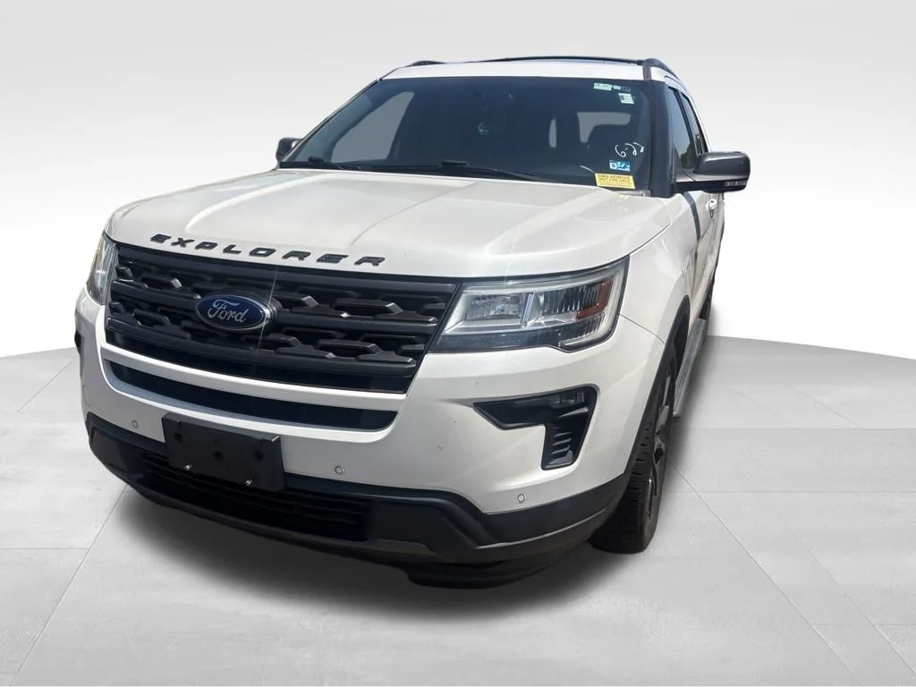Used 2018 White Ford XLT image 2
