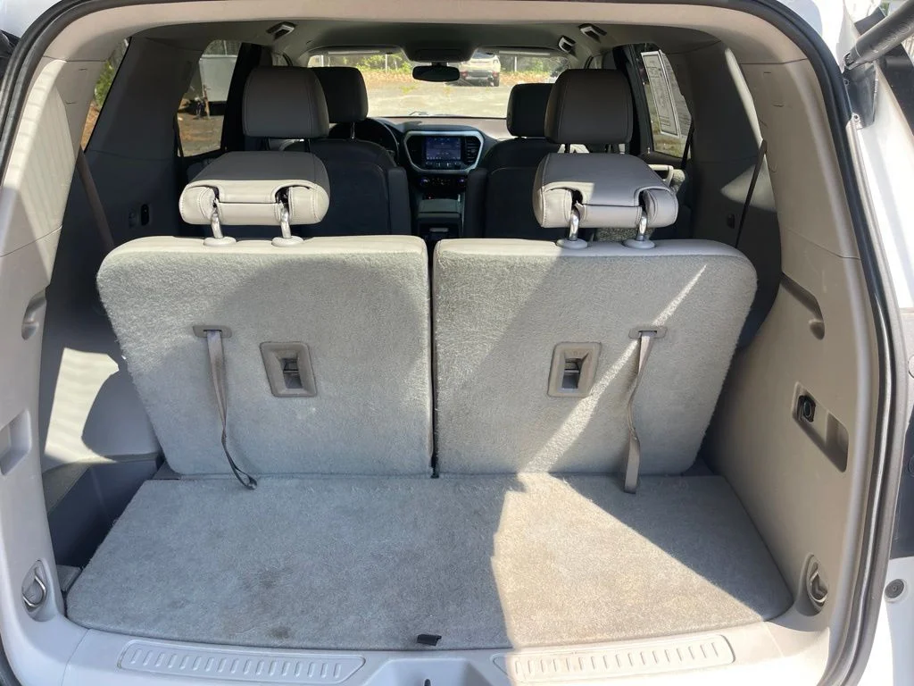 Used 2020 White GMC SLT image 26