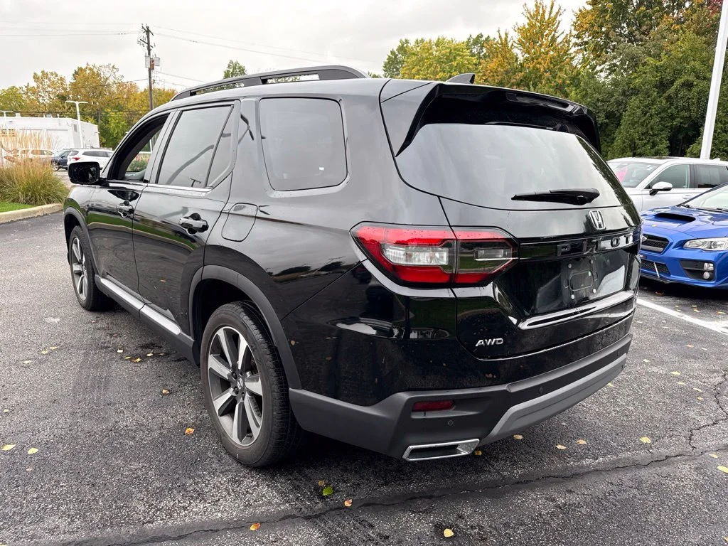 Certified Used 2024 Crystal Black Pearl Honda AWD ELITE image 4