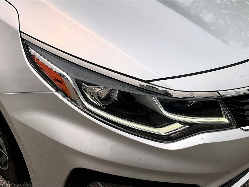 Used 2020 Silver Kia SE image 30