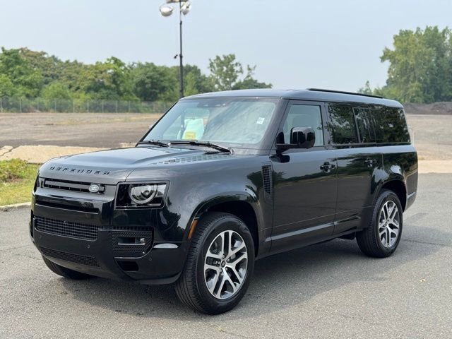 2025 Land Rover Defender 130 X-Dynamic SE P400's photo