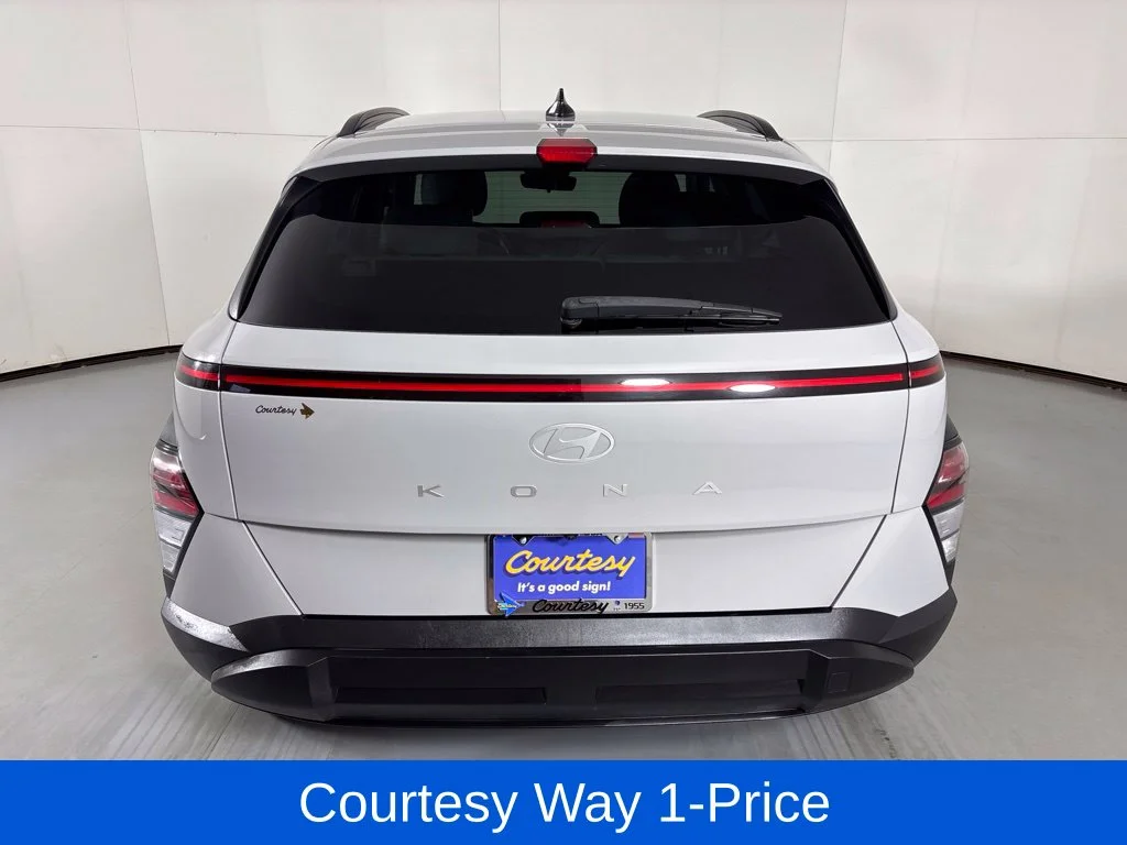 Used 2025 Gray Hyundai SEL image 9