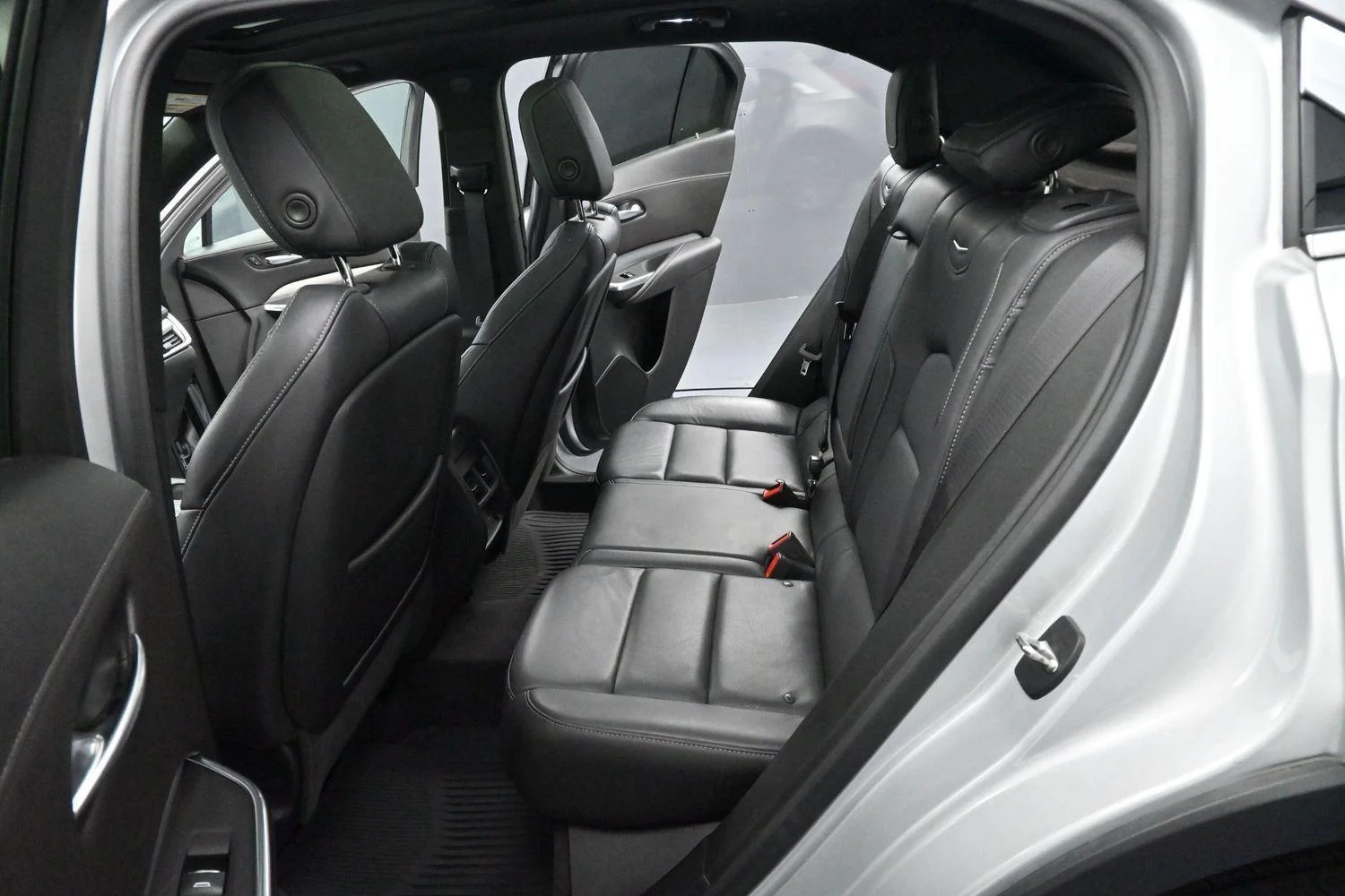 Used 2020 Radiant Silver Metallic Cadillac FWD Premium Luxury image 32