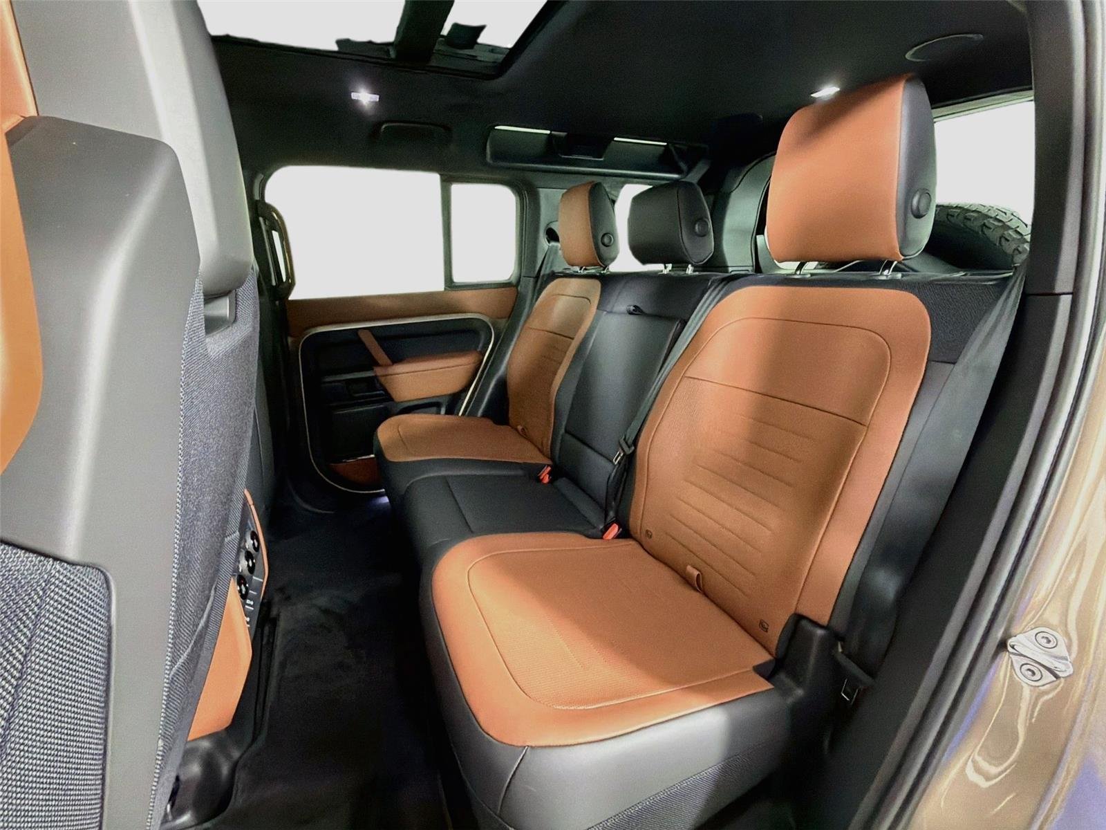 New 2026 Petra Copper LAND ROVER  OCTA image 24