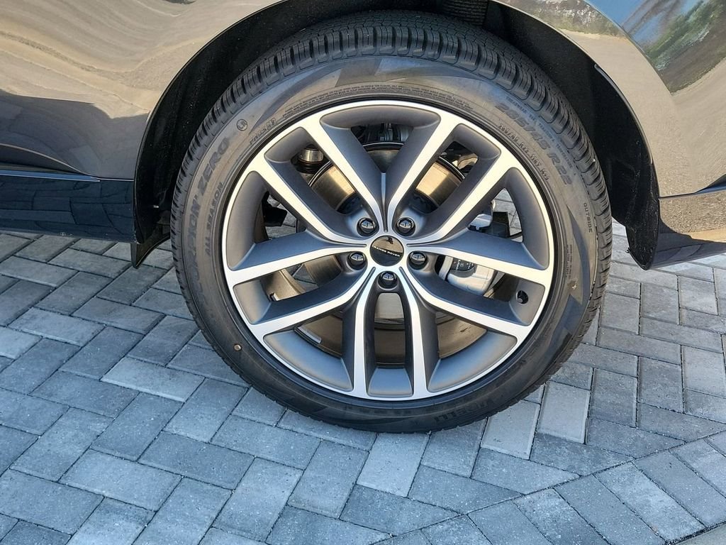 New 2026 Carpathian Grey Land Rover SE image 14