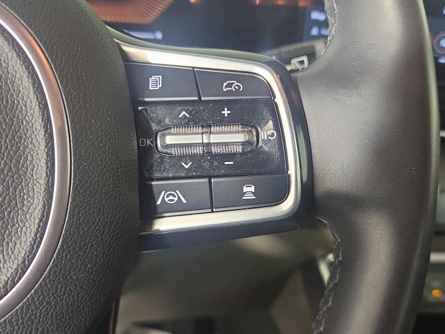 Used 2025 Snow White Pearl Kia EX image 21