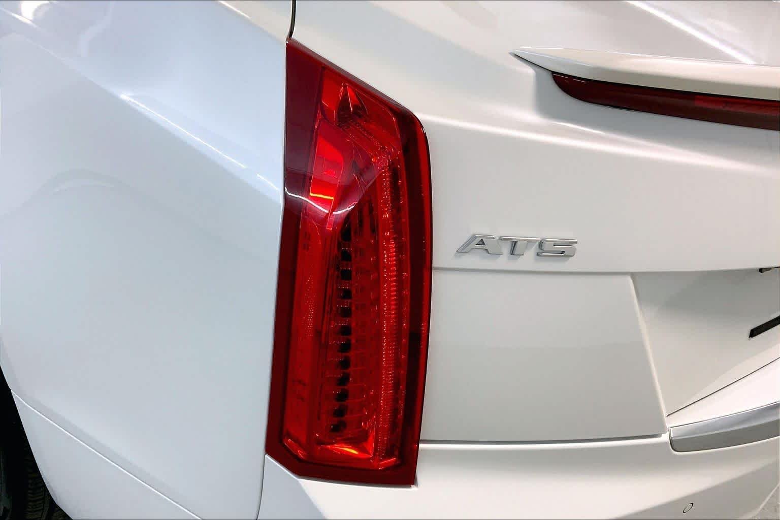 Used 2018 Crystal White Tricoat Cadillac Premium Luxury RWD image 28