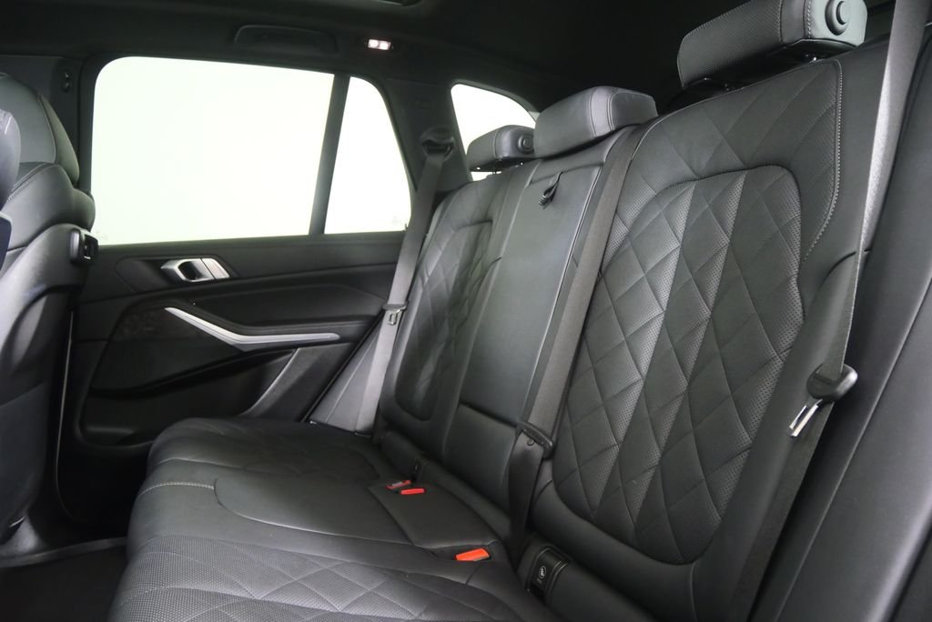 Used 2023 Mineral White Metallic BMW sDrive40i image 14