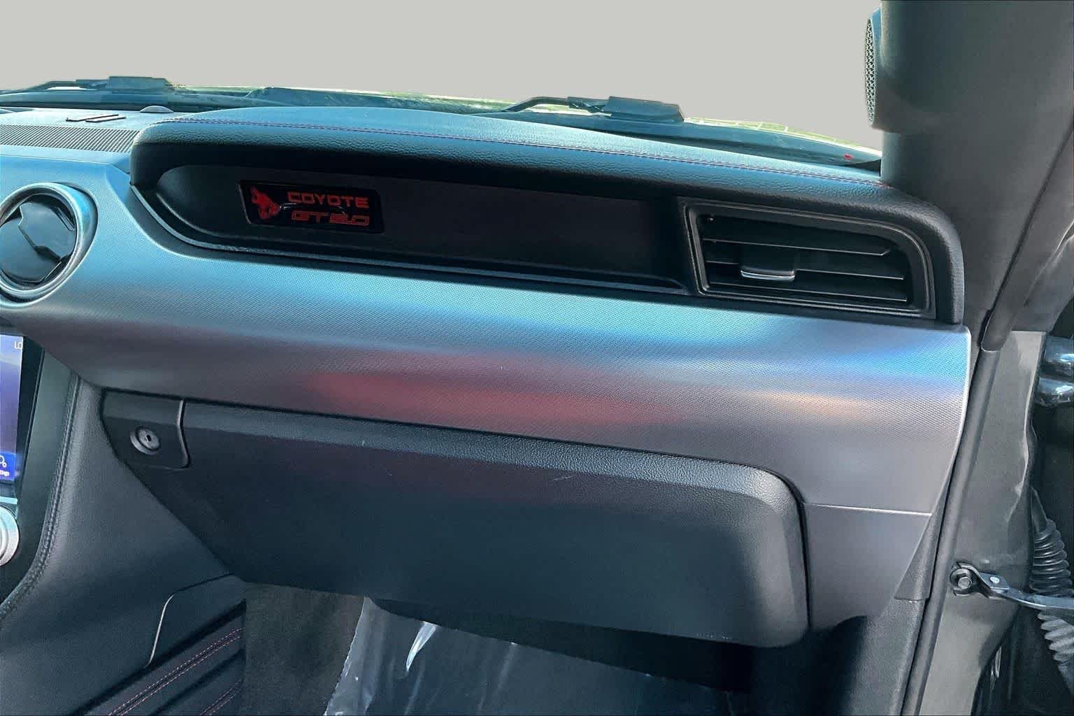 Used 2019 Magnetic Metallic Ford GT Premium image 18