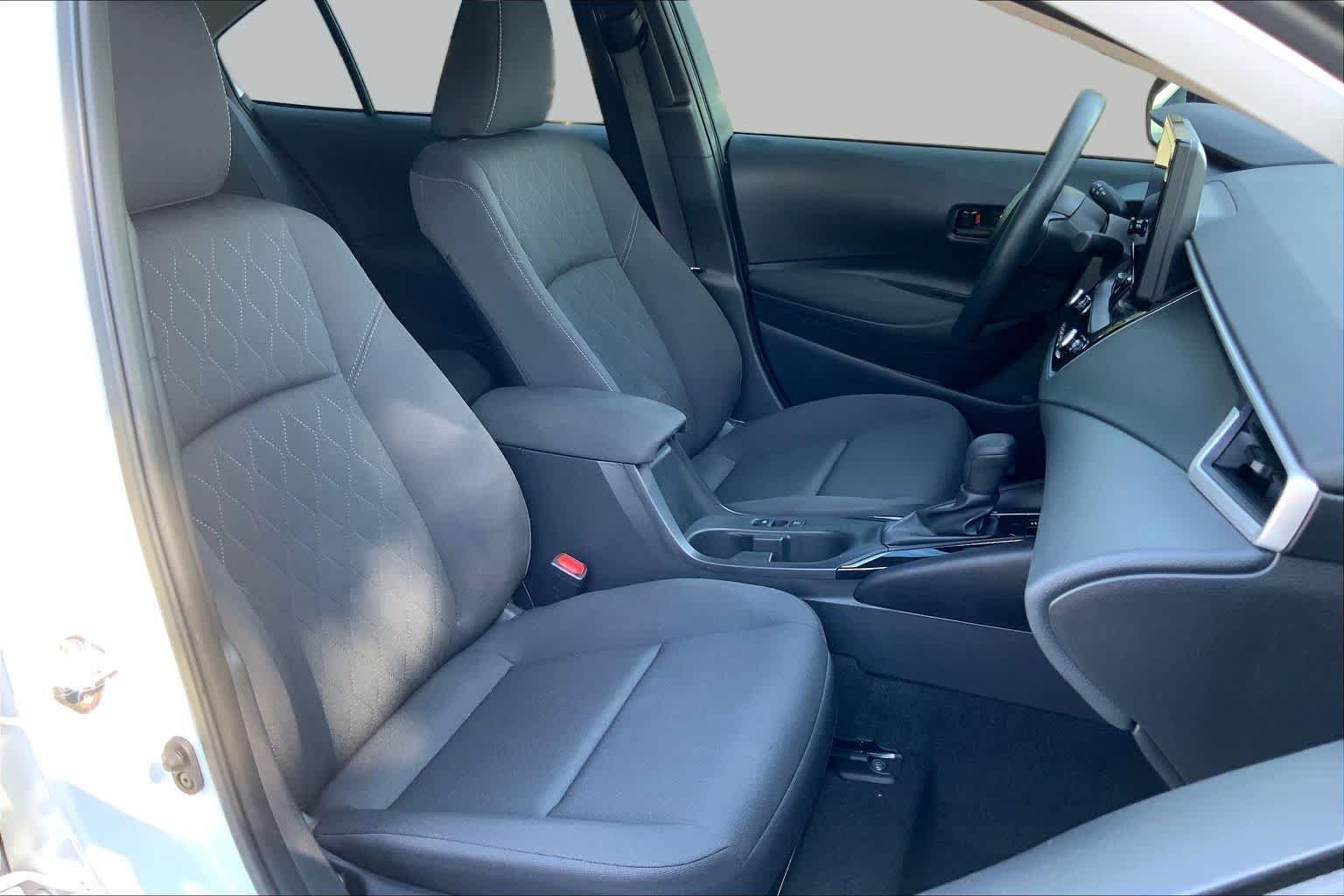 Used 2025 Ice Cap Toyota LE image 9
