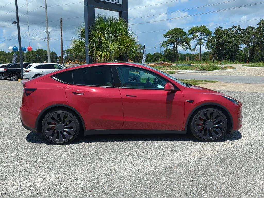 Used 2022  Tesla Performance image 8