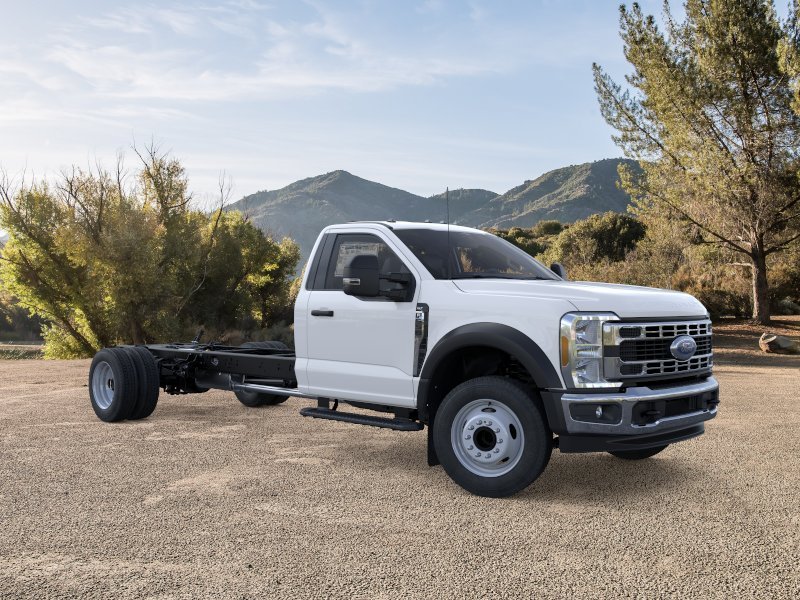2025 Ford F-550 Super Duty Chassis Cab XLT - Photo 29