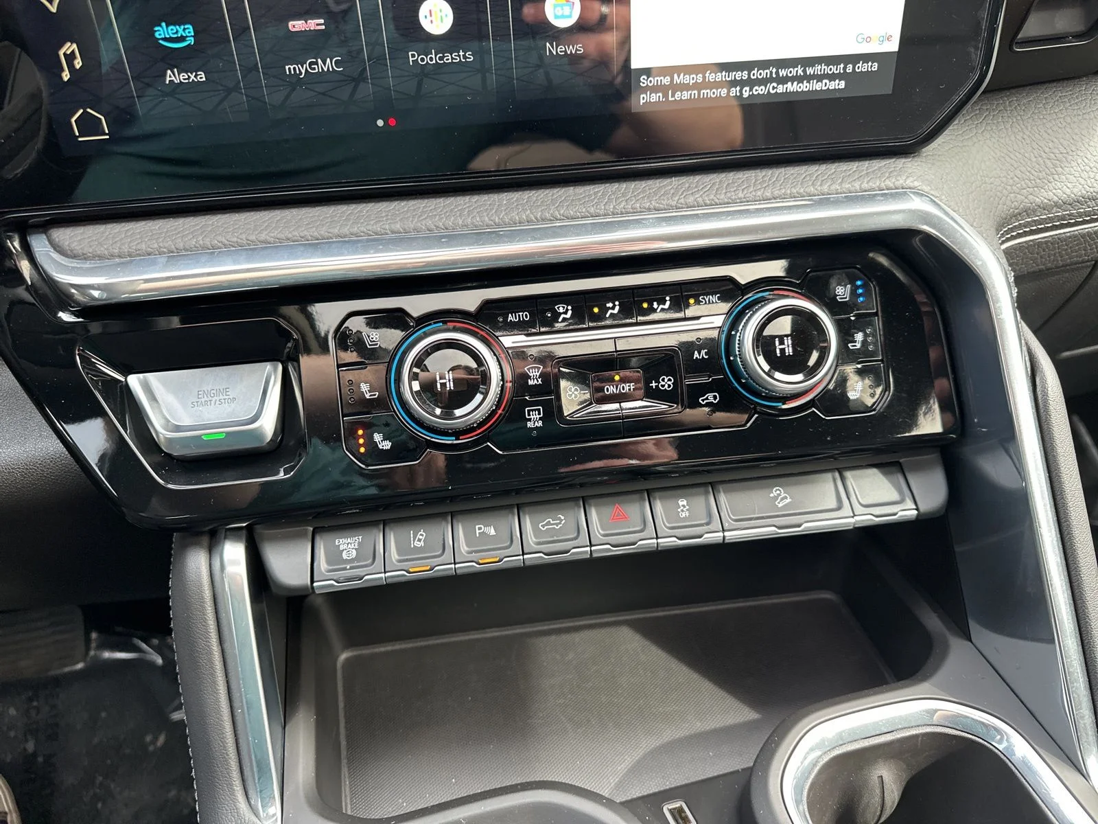 Used 2024 White GMC Denali image 72