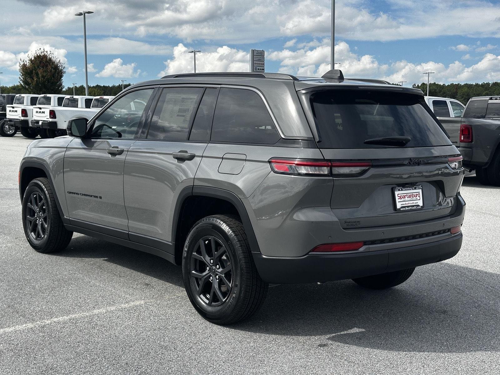 New 2027 Sting-Gray Clear-Coat Paint Jeep Laredo Altitude image 6