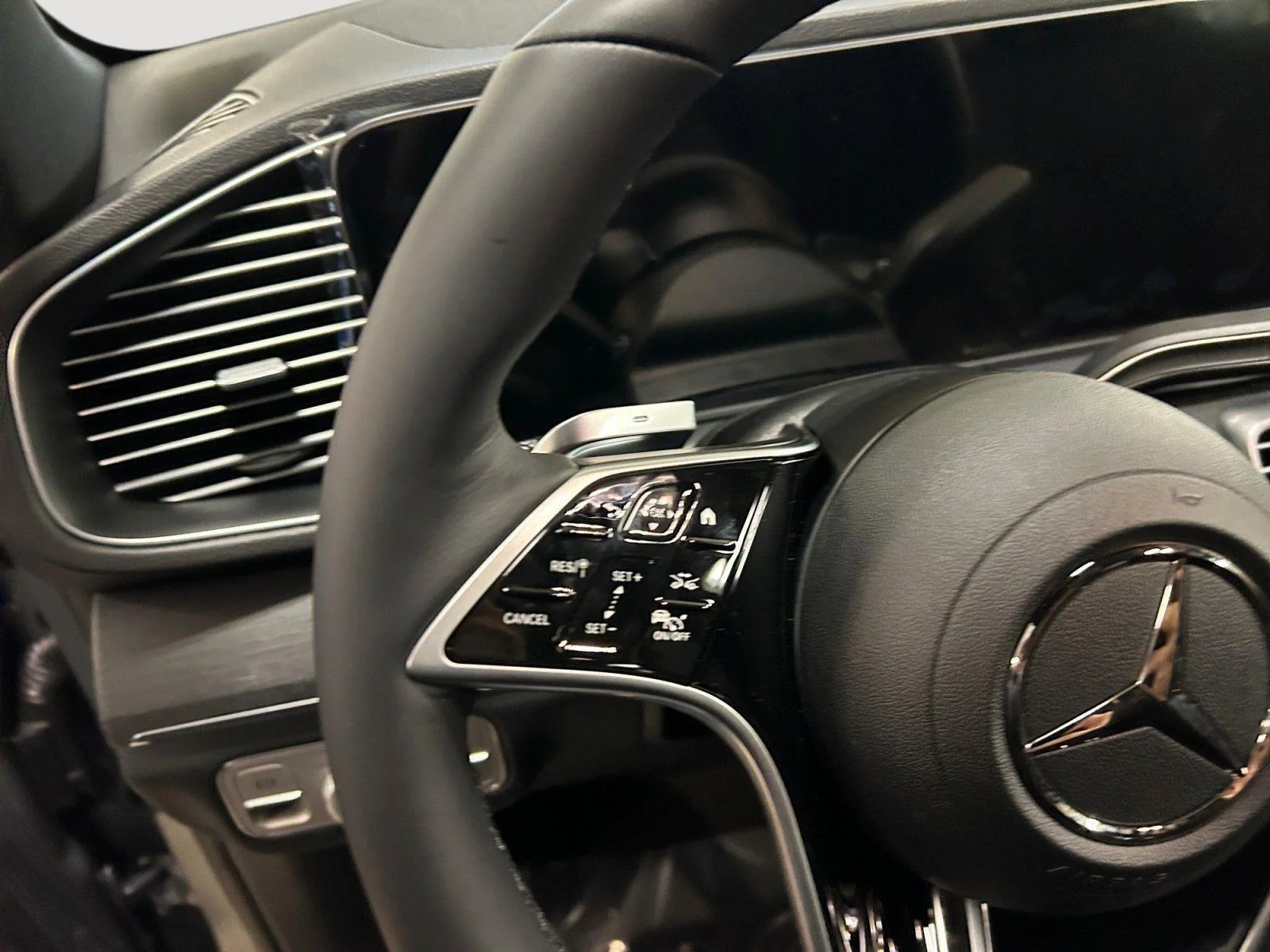 New 2026 MANUFAKTUR Silicon Grey Mercedes-Benz GLE 350 image 19
