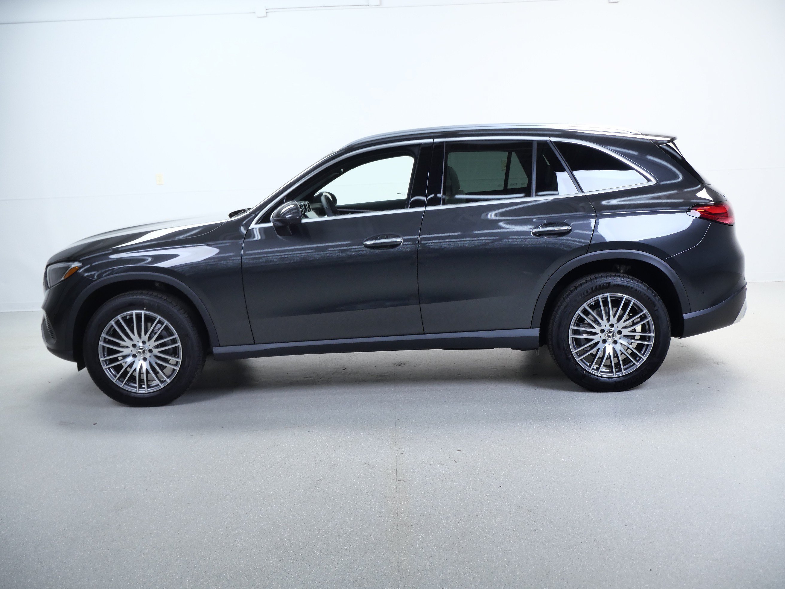 New 2026 Graphite Grey Metallic Mercedes-Benz GLC 300 image 5