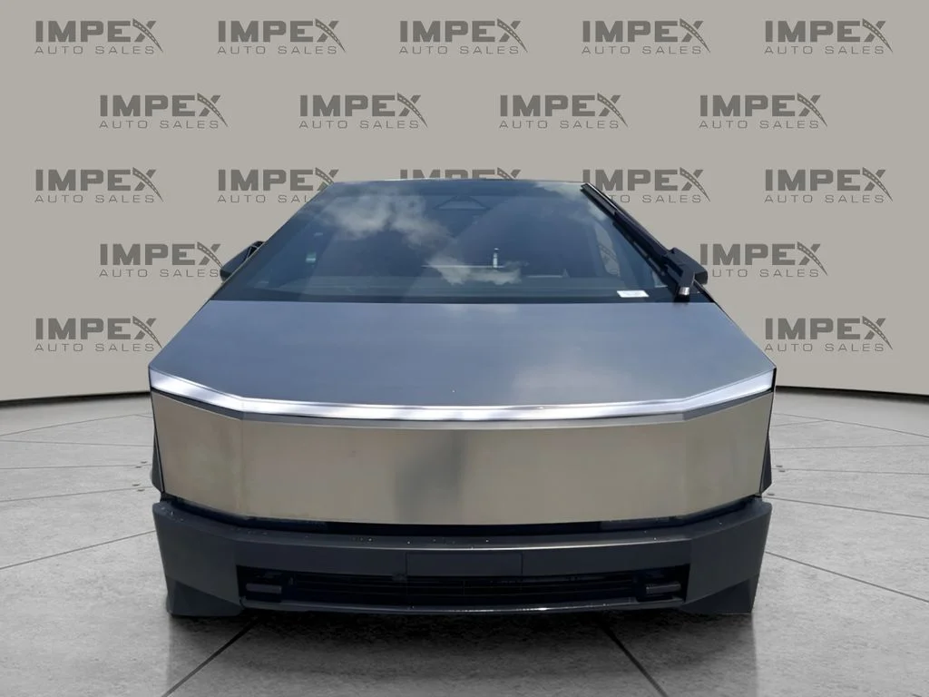 Used 2024  Tesla Base image 8